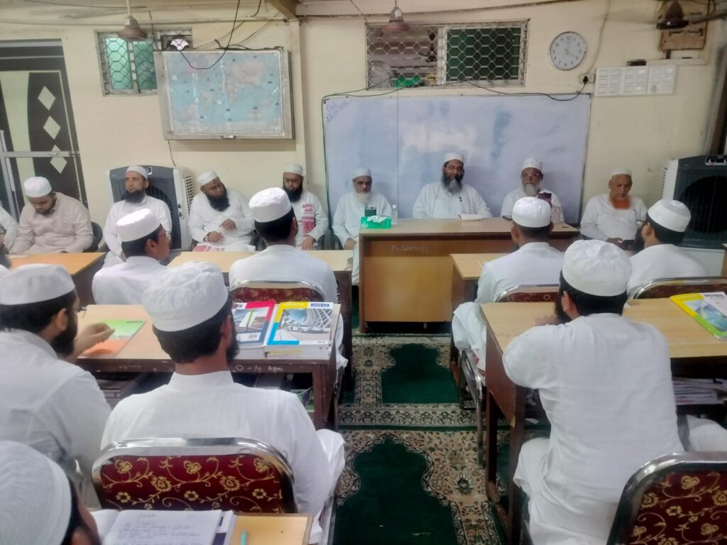 Renowned Saudi Hanafi Scholar Mufti Muhammad Umar Shafiq Hijazi Visits MMERC, Mumbai